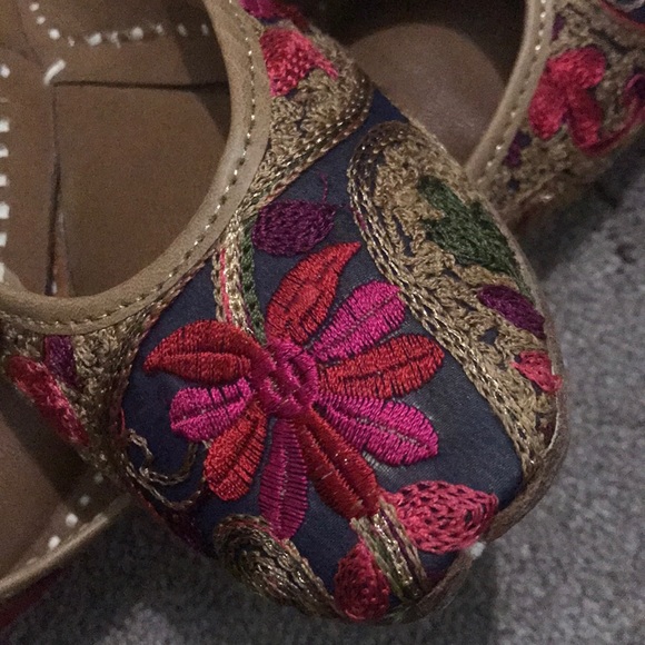 Shoes - Picture 2 of 4